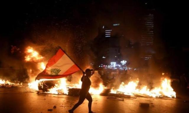 لبنان يغرق في الظلام الدامس.. السبب خطير