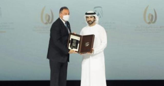 محمود الخطيب يتسلم جائزة محمد بن راشد للإبداع الرياضى الخاصة بالأهلي