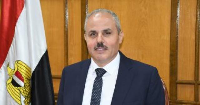 رئيس جامعة قناة السويس يتفقد لجان أول أيام امتحانات نصف العام الدراسي