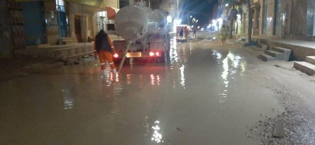 أجهزة مركز ومدينة مرسى مطروح  تواصل جهودها في إزالة مياه الامطار