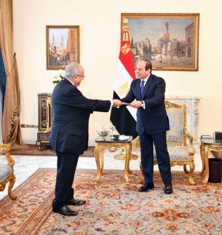 السيسي يستقبل وزير خارجية الجزائر ويشيد بالعلاقات بين البلدين