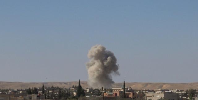 مقتل 8 عناصر من داعش وإصابة 10 آخرين في قصف روسي على حمص ودير الزور