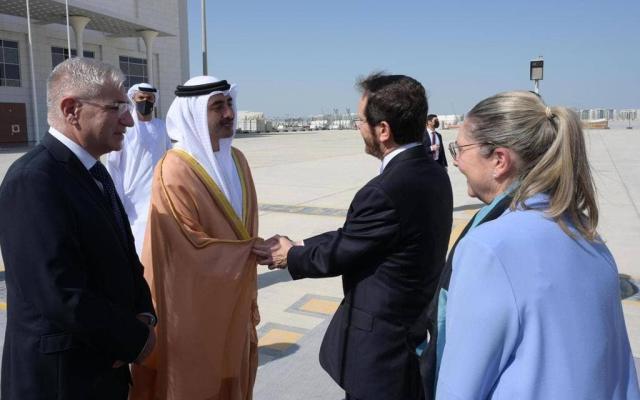 الأولى من نوعها..الرئيس الإسرائيلي يصل الإمارات في زيارة رسمية