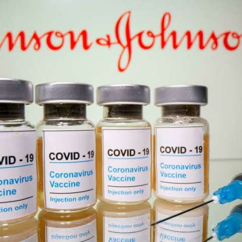 لماذا أوقفت جونسون آند جونسون إنتاج لقاحها المضاد لفيروس كورونا؟