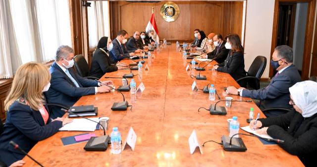 وزير التجارة والصناعة تبحث مع وزيرة الهجرةاستعدادت عقد مؤتمر مصر تستطيع بالصن