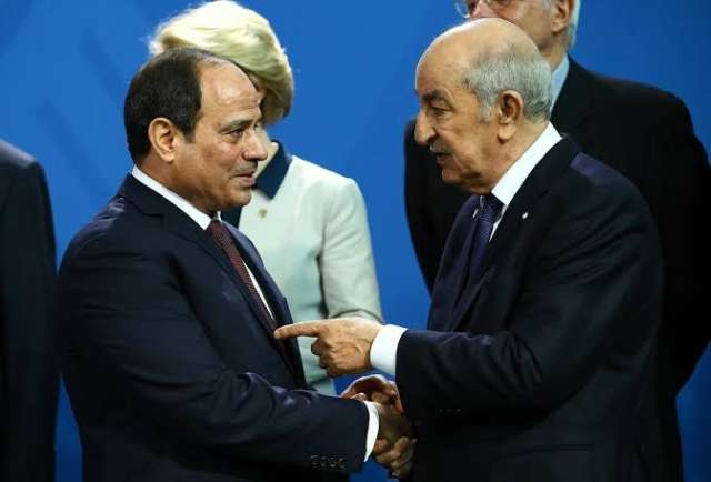 السيسى يبحث مع نظيره الجزائرى تطورات الأزمة الليبية