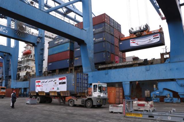 سفينة مساعدات مصرية تغادر ميناء دمياط إلى لبنان