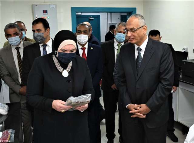 وزيرة الصناعة تفتتح المبنى الجديد لمعامل الفحص بهيئة الرقابة على الصادرات بالاسكندرية