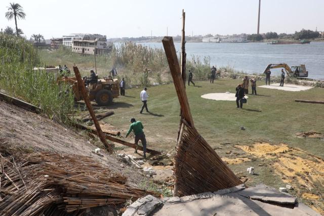 محافظ القاهرة : إزالة تعديات على أراضى الدولة بكورنيش النيل بمساحة ٥ آلاف متر