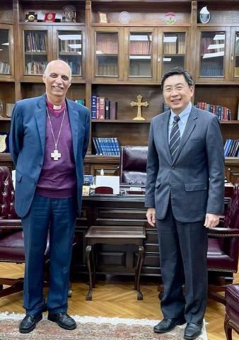 رئيس الأسقفية يستقبل سفير سنغافورة