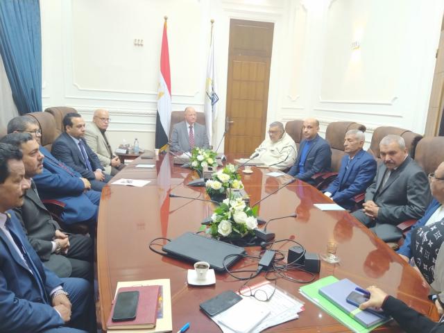 تفاصيل لقاء محافظ القاهرة مع رئيس وأعضاء اللجنة العامة لنقابة العاملين بالمحافظة