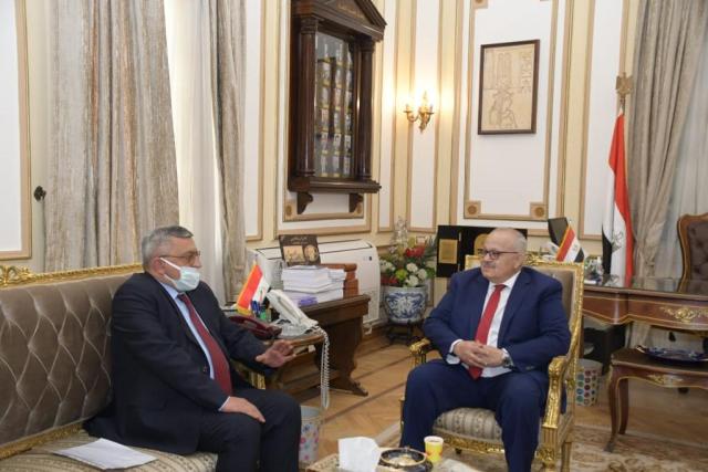 صور وفيديو .. رئيس جامعة القاهرة يلتقي السفير الأرمينى لتعزيز التعاون الأكاديمي