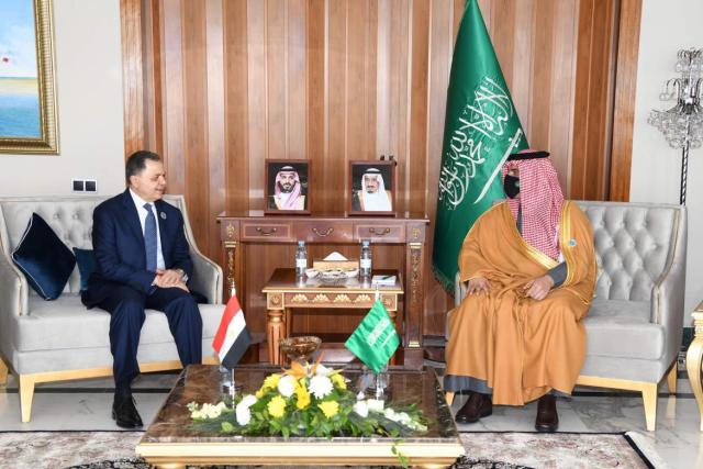 بالصور .. وزير الداخلية يعقد لقاءات ثنائية مع عدد من وزراء الداخلية العرب
