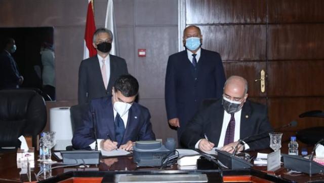 وزير النقل يشهد توقيع مذكرة تعاون مع شركة يابانية لتشغيل الخط الرابع للمترو