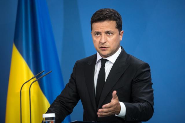 رئيس أوكرانيا يتهم الكرملين في التسبب بكارثة إنسانية