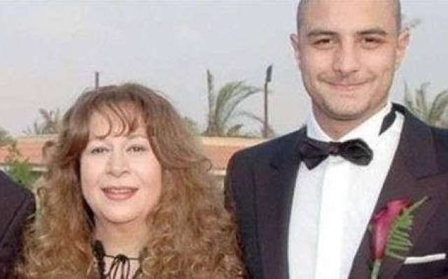 أحمد الفيشاوي يحتفل بعيد الأم مع والدته: أحقق النجاح بسببك