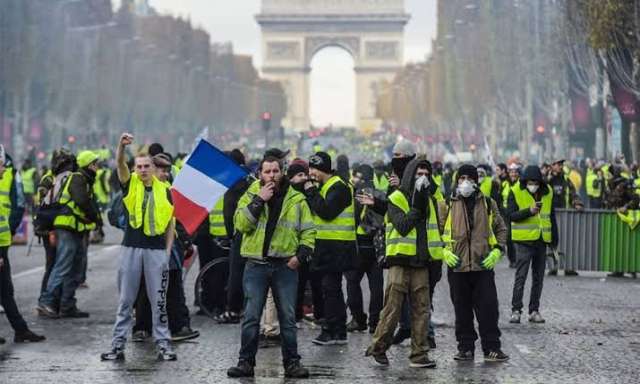 عودة السترات الصفراء للتظاهر في فرنسا.. السبب خطير