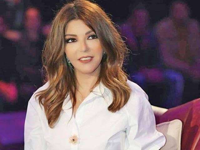 سميرة سعيد تكشف حقيقة خطف الهضبة عمرو دياب أغانيها