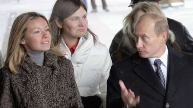 الاتحاد الأوروبي يفرض عقوبات قاسية على ابنتي بوتين