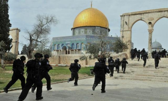 مستوطنين إسرائيليين يقتحمون ساحات المسجد الأقصى المبارك