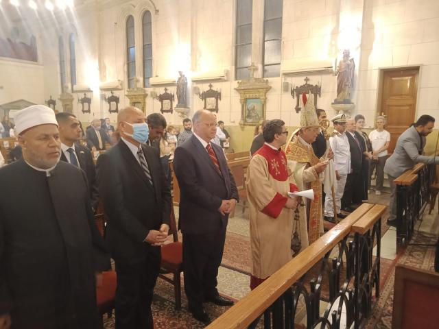 بالصور .. محافظ القاهرة يشهد إحتفال بطريركية الأرمن الكاثوليك بعيد القيامة