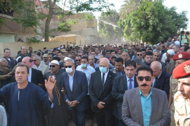 محافظ القليوبية يتقدم الجنازة العسكرية للشهيد ملازم أول سليمان علي بمدينة طوخ