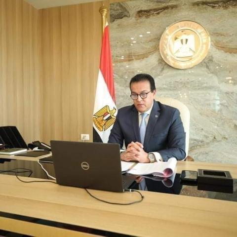 وزير التعليم العالي يصدر قرارًا بإغلاق كيانين وهميين بمحافظة قنا
