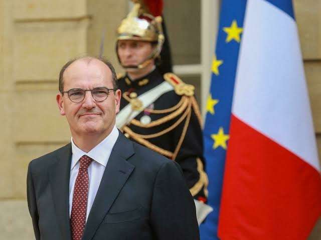 رئيس الوزراء الفرنسي يتقدم باستقالته إلى ماكرون