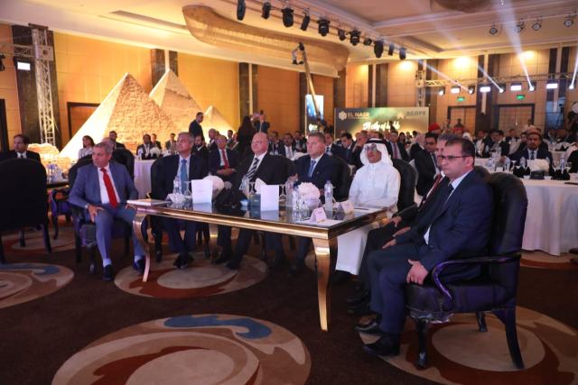 شاهد بالصور .. وزير قطاع الأعمال ومحافظ القاهرة يشهدان حفل توقيع عقد شراكة