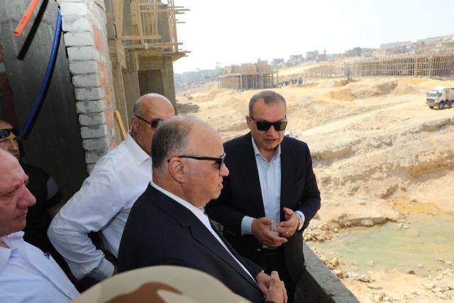 محافظ القاهرة يتابع أعمال مشروع شمال الحرفيين الذى تنفذه الدولة بحي منشأة ناصر