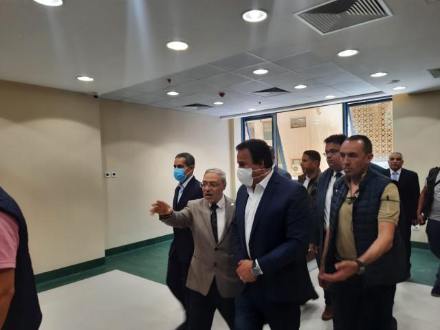 بالصور .. وزير التعليم العالي يتفقد منشآت وتجهيزات مستشفيات جامعة طنطا