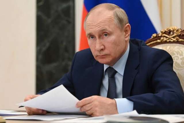 بوتين يعفي رئيس وكالة الفضاء من منصبه