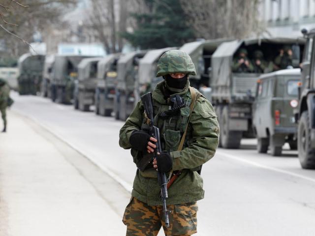 روسيا تعزز مواقعها الدفاعية جنوب أوكرانيا