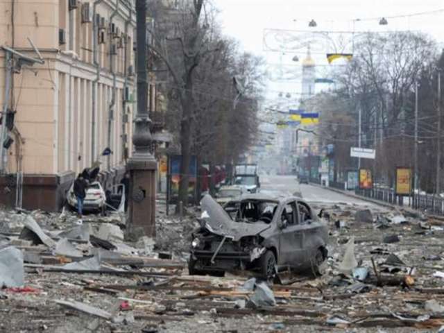مقتل شخصين وإصابة 19 آخرين في قصف روسي على مدينة خاركييف