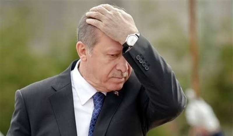 إفلاس أردوغان.. الليرة التركية تُسجل انخفاضًا قياسيًا أمام الدولار الأمريكي
