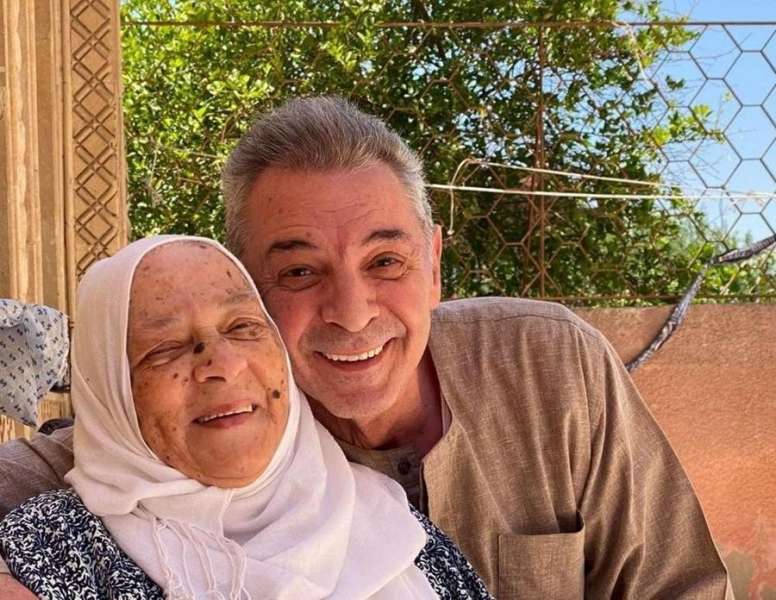 وفاة والدة الفنان محمود حميدة