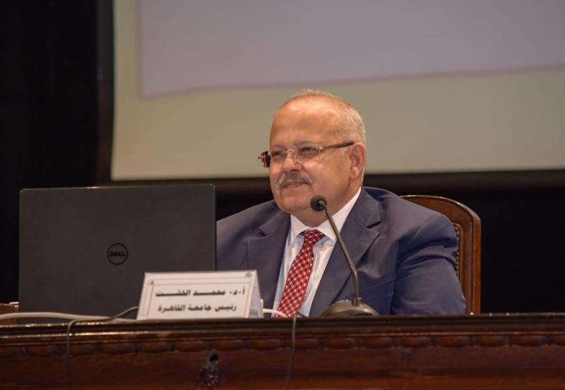 رئيس جامعة القاهرة يتلقى تقريرًا حول جهود الجامعة في مجال حقوق الملكية الفكرية