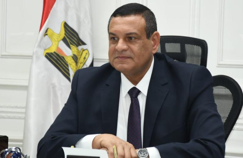 وزير التنمية المحلية يستأنف عمله بمقر الوزارة