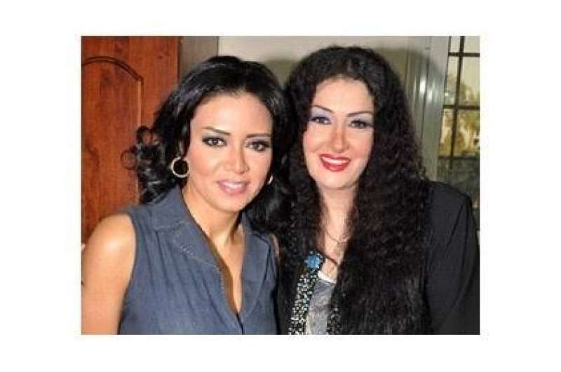 غادة عبد الرازق تدعم رانيا يوسف بعد أزمتها مع المايوه المثير