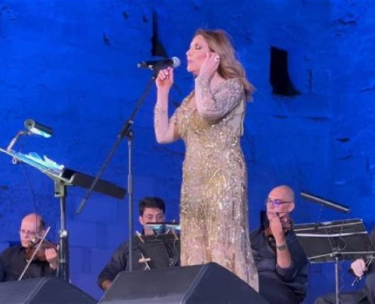 نادية مصطفى  تشعل حفلها الغنائى بأفضل أغانيها