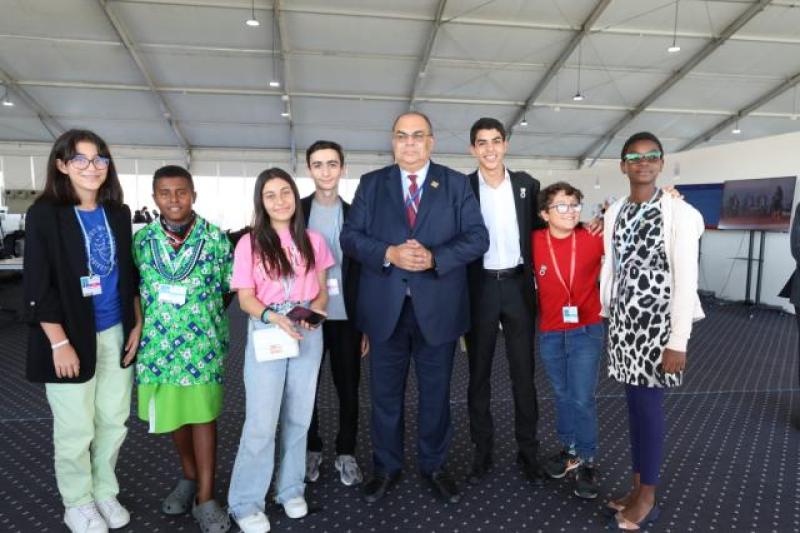 الدكتور محيي الدين يلتقي بمجموعة من الأطفال المبدعين المشاركين في مؤتمر المناخ