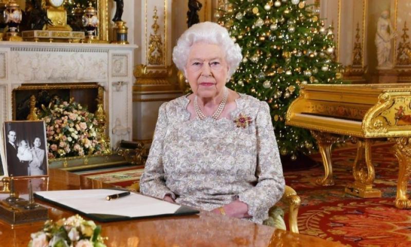 أبرز 6 هدايا تلقتها الملكة إليزابيث الثانية من زعماء عرب