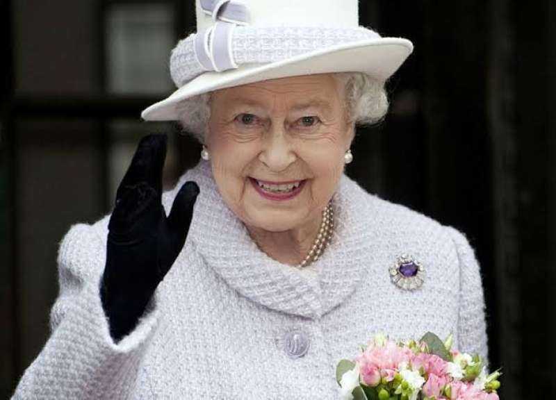 وصول نعش الملكة إليزابيث الثانية إلى لندن