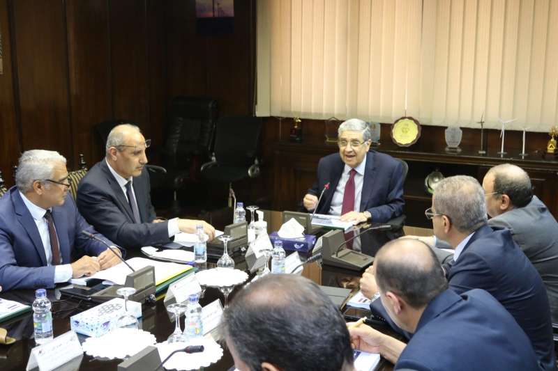 وزير الكهرباء يتابع مؤشرات الأداء بنطاق عمل شركة مصر العليا للتوزيع