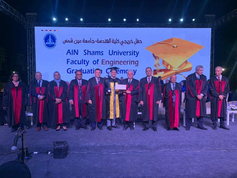 وزير التعليم العالي يشهد حفل تخرج دفعة عام 2022 من طلاب كلية الهندسة بجامعة عين شمس