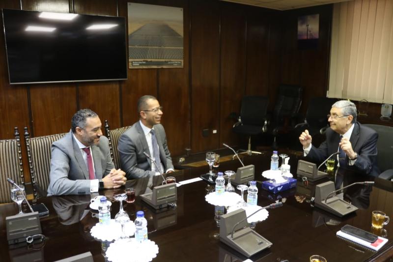 تفاصيل مباحثات وزير الكهرباء ومسئول «فودافون مصر» لتعزيز التعاون المشترك بالطاقة المتجددة