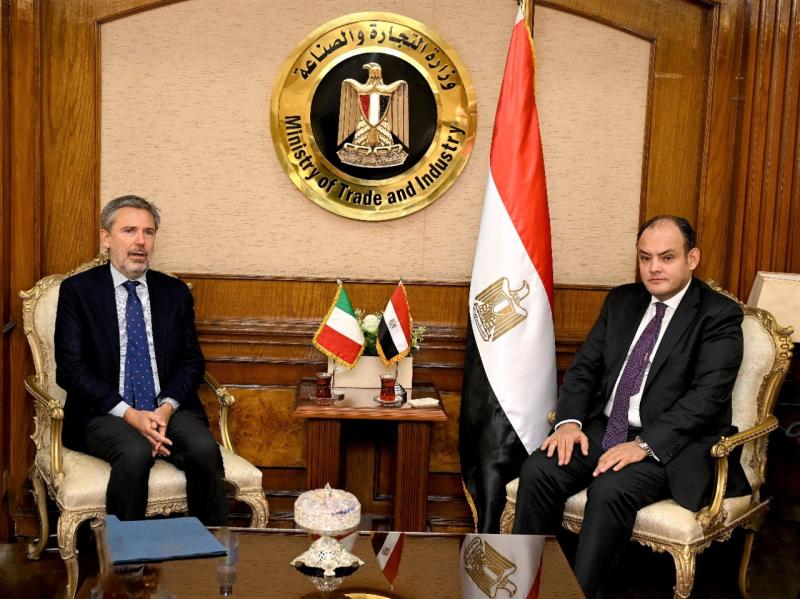 أحمد سمير: نرحب باستقبال الشركات الإيطالية للاستثمار في السوق المصري
