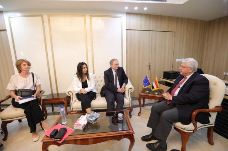 وزير التعليم العالي يبحث مع سفير الاتحاد الأوروبي بالقاهرة تعزيز التعاون المشترك