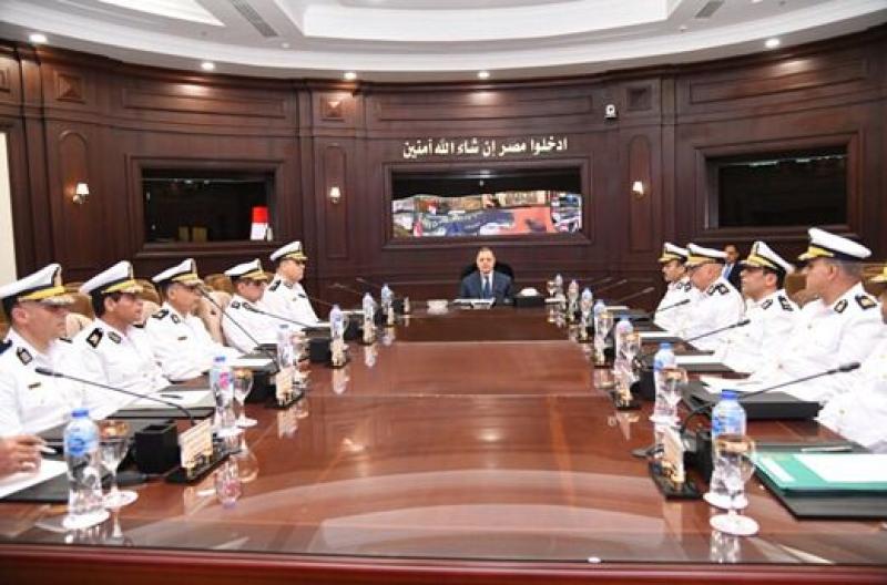 تفاصيل إجتماع وزير الداخلية مع مساعدى الوزير وعدد من القيادات الأمنية