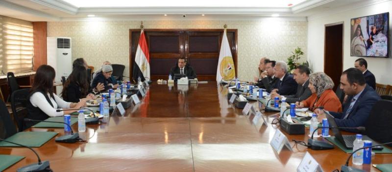 بالتفاصيل.. وزير التنمية المحلية يرأس اجتماع لجنة التسيير الخاصة بمشروع أيادي مصر